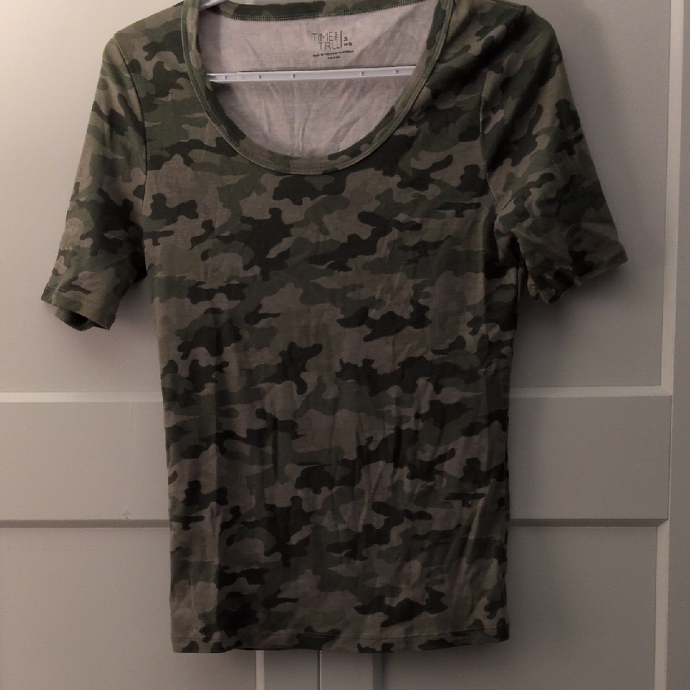 Time and Tru Camo Short Sleeve Tee